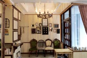 待合の並んだイス